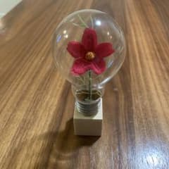 電球のオブジェのサムネイル