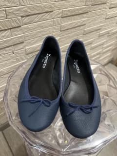 Repetto ネイビー リボン付き フラットシューズ 38 1/2のサムネイル