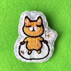 猫刺繍ブローチ　＊縄跳び＊のサムネイル