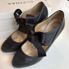 CLATHAS パンプス ブラック リボン チャーム付 38中古のサムネイル
