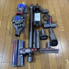 Dyson V8 スティッククリーナー 本体 各種アタッチメント付きのサムネイル
