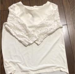 腕透け清楚トップスのサムネイル
