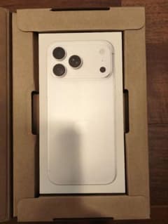 iPhone 18 Pro Max 256GB Silver 新品未開封のサムネイル