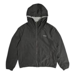 ブラックナイロンジャケット フード付き