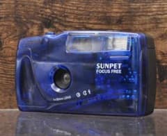 フイルムカメラ　SUNPET スケルトンブルー　動作品　トイカメラのサムネイル
