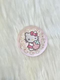サンリオキャラクターズ 刺繍缶バッジ ハローキティのサムネイル