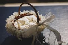 お花モチーフのかご リングピローのサムネイル