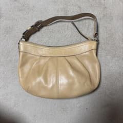 「値下しました」COACH ベージュ ショルダーバッグのサムネイル