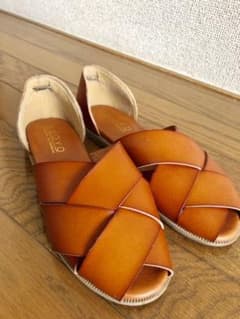 【ほぼ新品】【美品】NUOVO サンダルのサムネイル