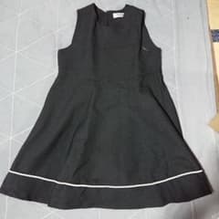 黒のワンピースのサムネイル