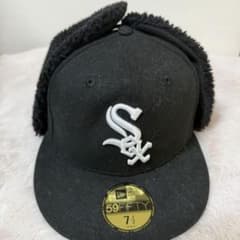 New Era 59FIFTY ブラックキャップ 耳付きのサムネイル