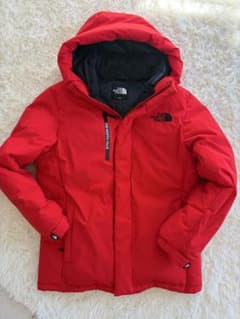 THE NORTH FACE レッドダウンジャケットのサムネイル