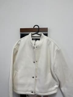 ZARA ホワイト スタジャン ブルゾンのサムネイル