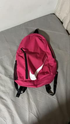 Nike ピンクバックパックのサムネイル
