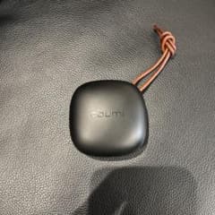 COUMIワイヤレスイヤホン片方と充電ケースのサムネイル