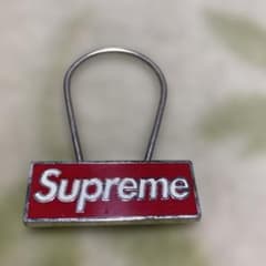 【新品未使用】Supreme メタルキーホルダー レッドのサムネイル