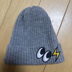 グレーのニット帽 目と稲妻刺繍のサムネイル