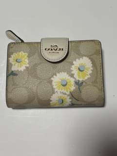COACH 花柄 二つ折り財布 ベージュのサムネイル