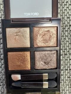 美品　TOM FORD アイシャドウパレット 04サスピションのサムネイル