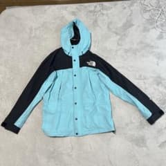 THE NORTH FACE マウンテンパーカー 水色/黒のサムネイル