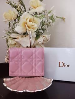 ノベルティ.極美品.新品.Christian Dior 二つ折り財布ピンク ノベルティ.極美品.新品.Christian Dior 二つ折り財布ピンク - メルカリ