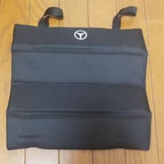 再値下げ　[未使用]メルセデス　ベンツ折り畳みクッションのサムネイル