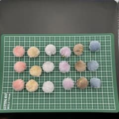 カン付きポンポンのサムネイル