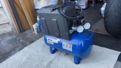 エアコンプレッサー　アネスト岩田　オイルフリー　100V 50/60Hzのサムネイル