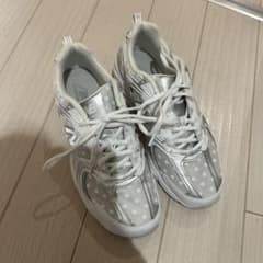 New Balance 530 ドット柄スニーカー ホワイト/シルバー - メルカリ