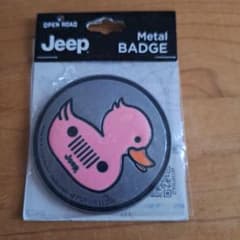 アメリカ購入 JEEP メタルステッカー PINK DUCK メタルバッジ - メルカリ