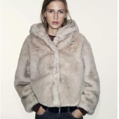 ZARA 完売品 フード付きファーコート ベージュMのサムネイル