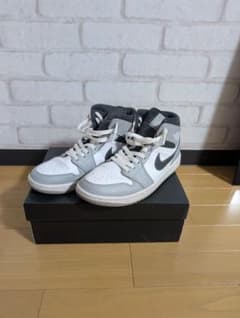 Nike Air Jordan 1 グレー/ホワイト ハイカットのサムネイル