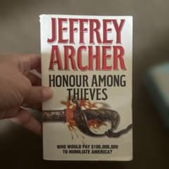 Honour Among Thieves Jeffrey Archer 洋書のサムネイル