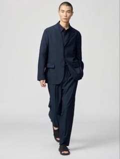 UNIQLO 感動タックパンツ ネイビーのサムネイル