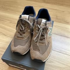 New Balance 574 ブラウン スニーカーのサムネイル
