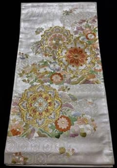 締め跡あり】袋帯 高級刺繍 宝相華 シルバー お太鼓柄 - メルカリ