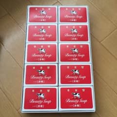 【値下げ】【3月28日即日発送】牛乳石鹸 赤箱10個セット 箱入りのサムネイル