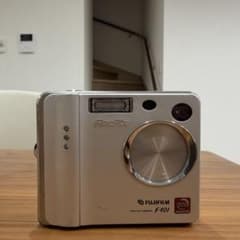 FUJIFILM FinePix F401 コンパクトデジタルカメラ ジャンク品のサムネイル