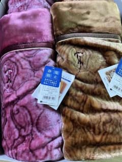 Yves Saint Laurent アクリル毛布 2枚セット - メルカリ