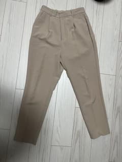 【GU】ストレッチテーパードパンツ（ベージュ）のサムネイル
