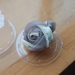 上品なコサージュのサムネイル