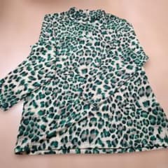 K.R.M ヒョウ柄フリルネック七分袖トップスのサムネイル