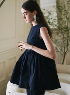 Mila Owen ノースリーブトップス ペプラムフレア ブラック