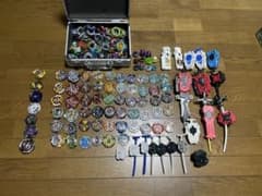 ベイブレードバースト まとめ売り 激レア非売品あり アタッシュケース付き ベイブレードバースト まとめ売り 激レア非売品あり アタッシュケース
