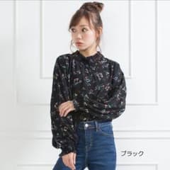 花柄トップスのサムネイル