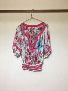 bebe トップスのサムネイル