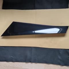 トヨタヴォクシーZWR90右スライドドアセンターレールカバー（中古品）のサムネイル