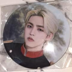 エスクプス スンチョル 軍服 缶バッジ SEVENTEEN カフェ 韓国 - メルカリ