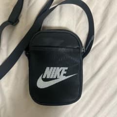 NIKE メッシュショルダーバッグ ブラックのサムネイル