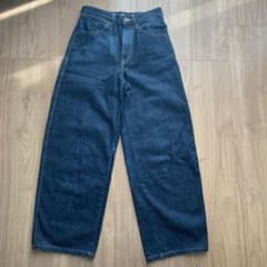 UNIQLO U デニムパンツ ワイドシルエット　ウエスト56㎝のサムネイル